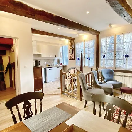 La Terrasse Notre Dame - Character House - 4p - Center